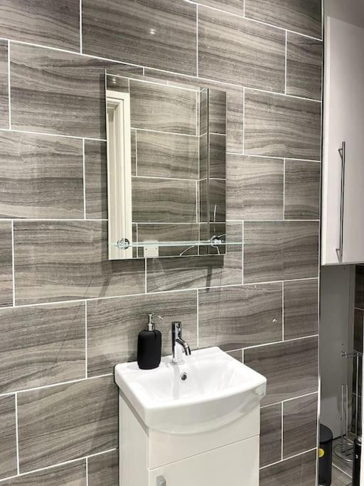 Apartament The Hidden Gem *2-bed Apt*